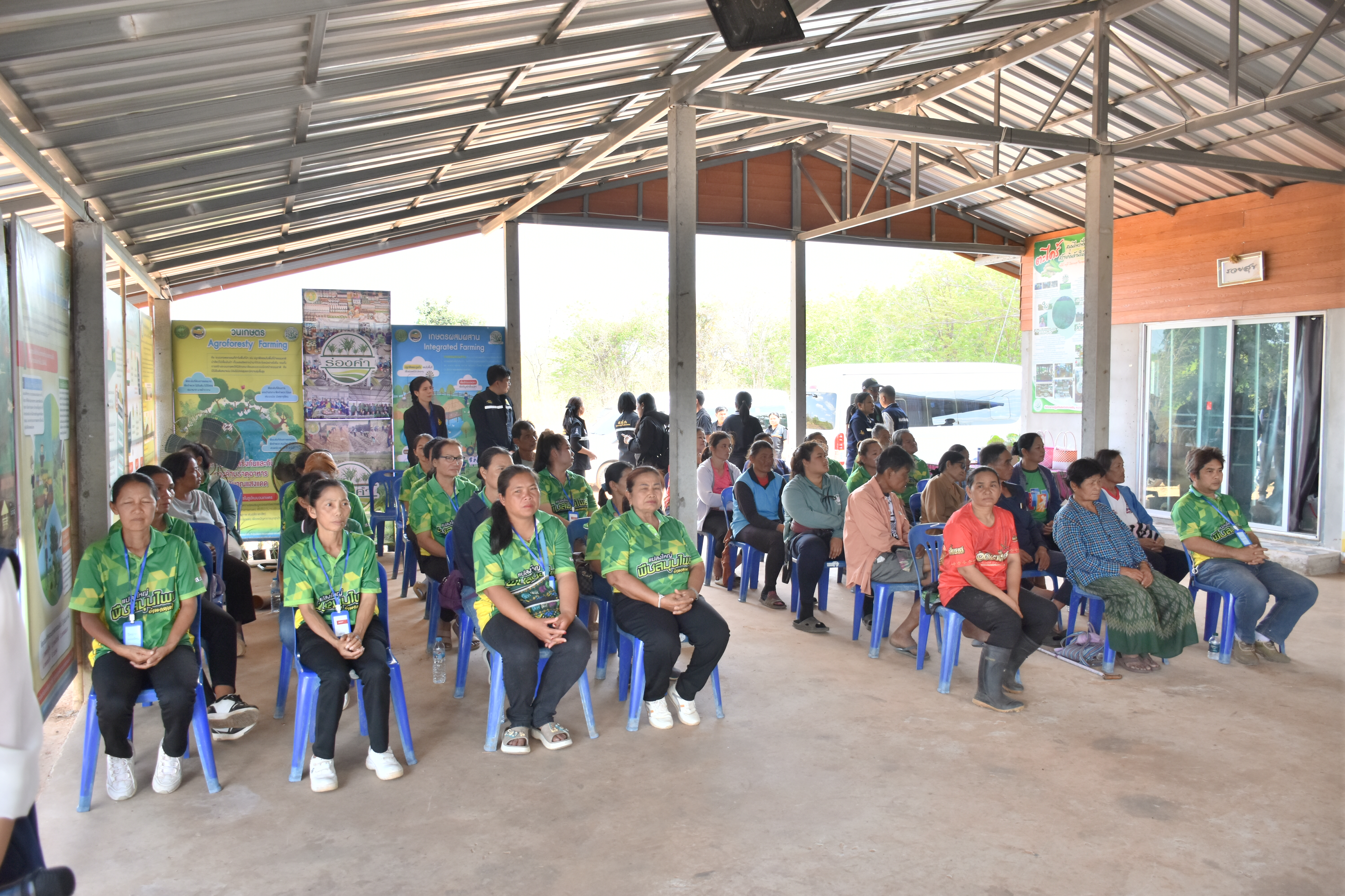 title - ผู้ตรวจราชการกระทรวงเกษตรและสหกรณ์ เขตตรวจราชการที่ 14 (นางสุวรรณี ศรีสุวรรณ์) และคณะผู้ตรวจราชการกรม ลงพื้นที่ตรวจติดตามนโยบายยกระดับสินค้าเกษตรและบริการมูลค่าสูง การพัฒนาสินค้าเกษตรมูลค่าสูง โครงการส่งเสริมและพัฒนาสินค้าเกษตรชีวภาพ (สมุนไพร) ณ แปลงใหญ่สมุนไพร หมู่ 10 บ้านห้วยร่องคำ ตำบลกุดปลาดุก อำเภอเมืองอำนาจเจริญ จังหวัดอำนาจเจริญ